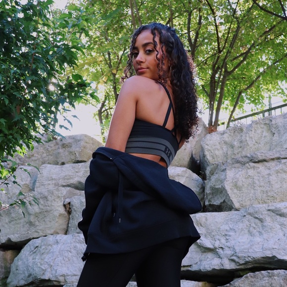 Meet your Posher, Laura - Picture 1 of 1